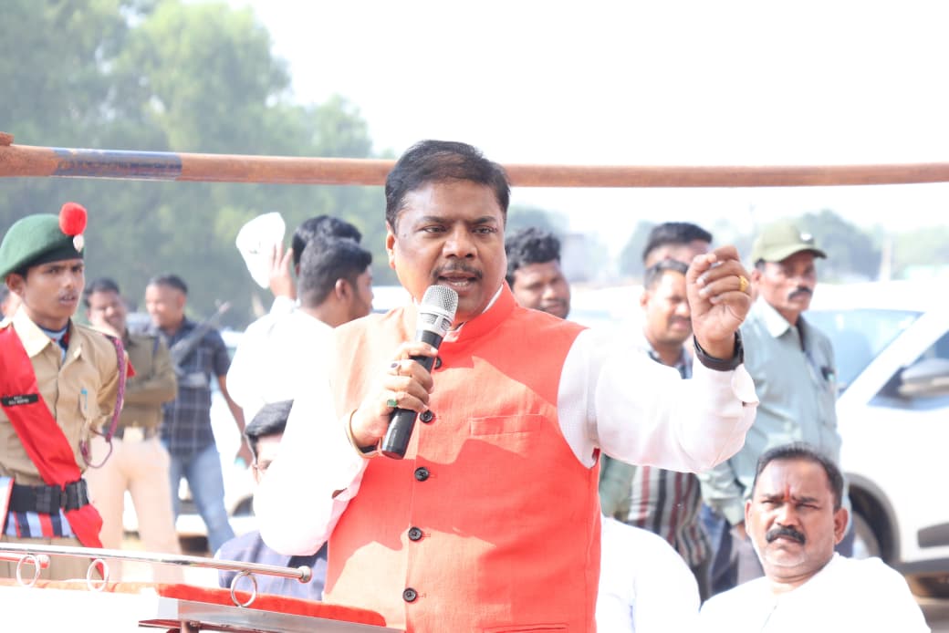 वन मंत्री कश्यप से एसईसीएल के सीएमडी ने की सौजन्य भेंट